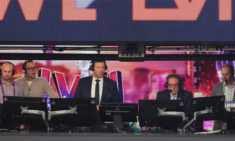 بعد اعتقاله بتهمة القيادة مخموراً.. معلق CBS Sports توني رومو يغادر الشبكة بعد 9 سنوات