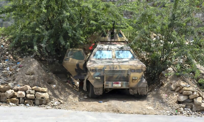 الحوثيون يعلنون استهداف “أرامكو” في السعودية.. والحكومة اليمنية تدشن “تعبئة عامة”