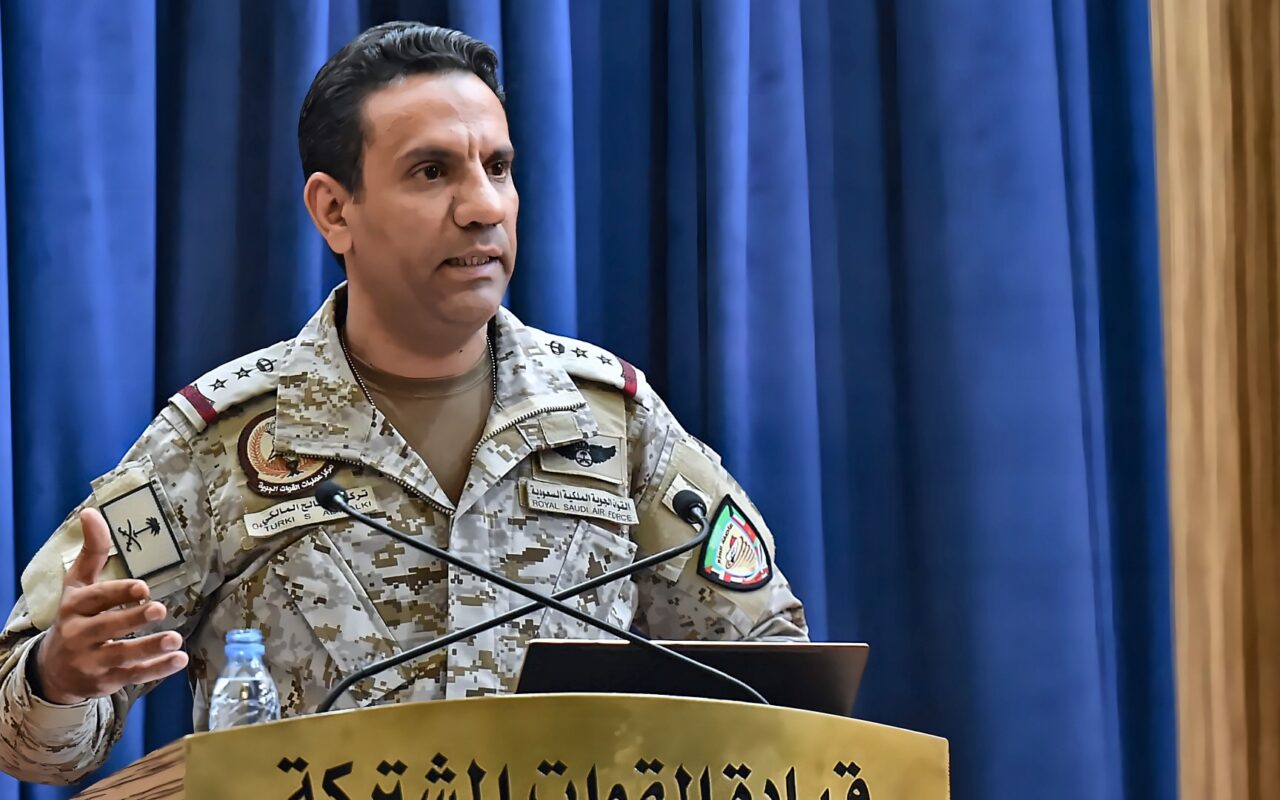 السعودية.. متحدث “التحالف” ينفي مزاعم جماعة الحوثي باستهداف الرياض: “تبحث عن انتصارات وهمية”