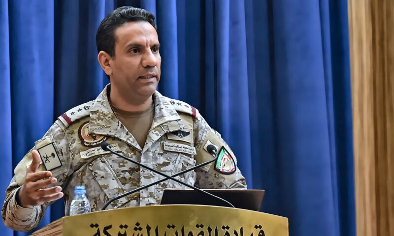 السعودية.. متحدث “التحالف” ينفي مزاعم جماعة الحوثي باستهداف الرياض: “تبحث عن انتصارات وهمية”