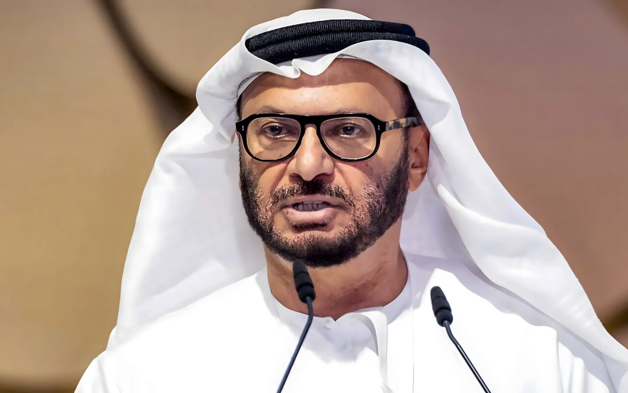 “موقف سياسي تدحضه الحقائق”.. أنور قرقاش يرد على انتقادات علي لاريجاني للإمارات بشأن “الجزر الثلاث”