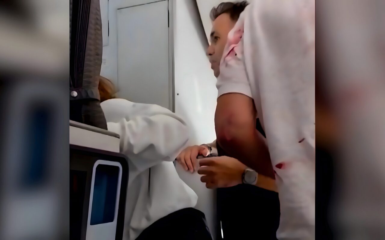 طيار “فلاي دبي” الهندي يكشف لحظات مرعبة قضاها داخل قمرة القيادة خلال مكالمة مع نتنياهو
