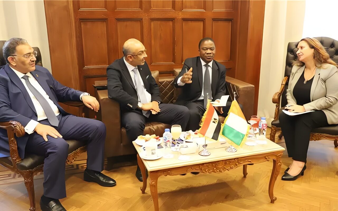 غرفة الإسكندرية التجارية تستقبل سفير كوت ديفوار لبحث تعزيز التعاون المشترك