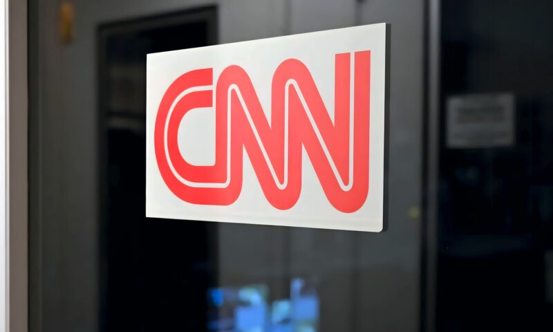 استمرار مارك تومسون رئيسًا لشبكة CNN مع تغير الشركة الأم