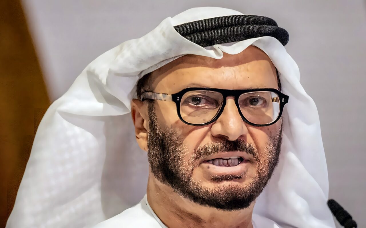 “تغيب عن العديد من القادة حتى اليوم”.. قرقاش يشيد بـ”بديهية استراتيجية” لدى السادات في “حرب أكتوبر”