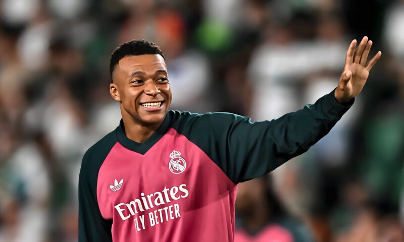 “تشاجرتُ حتى مع عمتي”.. مبابي يسخر من مزاعم خلافه مع ريال مدريد بسبب الكرة الذهبية