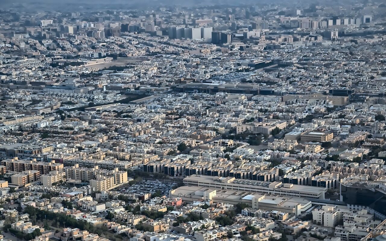 فيديو منسوب لـ”هجوم حوثي على مطار الملك خالد في الرياض”.. هذه حقيقته