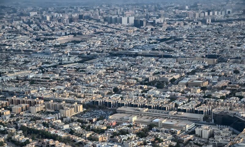 فيديو منسوب لـ”هجوم حوثي على مطار الملك خالد في الرياض”.. هذه حقيقته