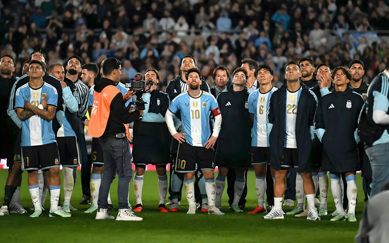 “المباراة التي تسببت بالقرار” و”أتعس ليلة في مسيرتي”.. أبرز ما قاله ميسي في ليلة وداع الأرجنتين
