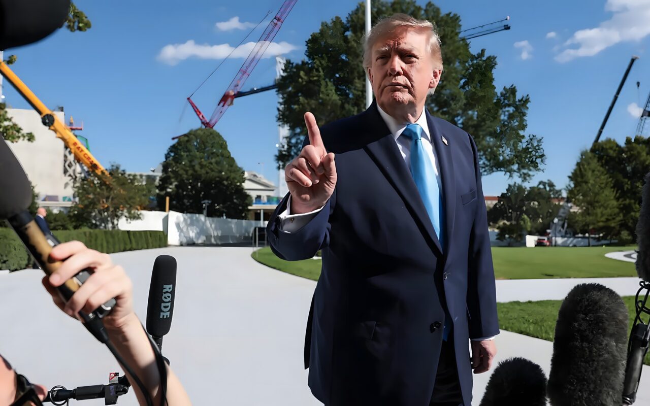 قاضٍ أمريكي يمدد أمرًا يسمح لـCNN وMS NOW وPolitico بدخول البيت الأبيض
