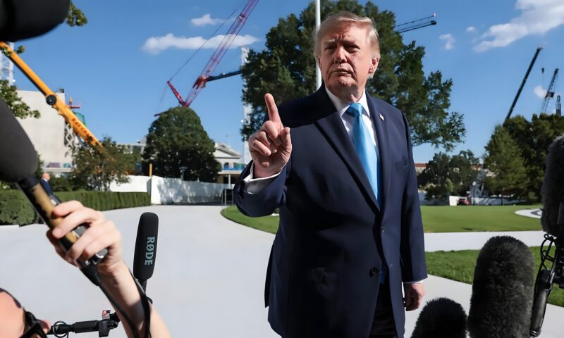 قاضٍ أمريكي يمدد أمرًا يسمح لـCNN وMS NOW وPolitico بدخول البيت الأبيض