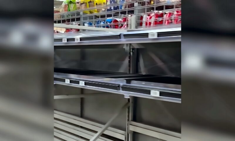 إعصار “إيساياس” يقترب من فلوريدا.. طوابير وقود ورفوف متاجر فارغة