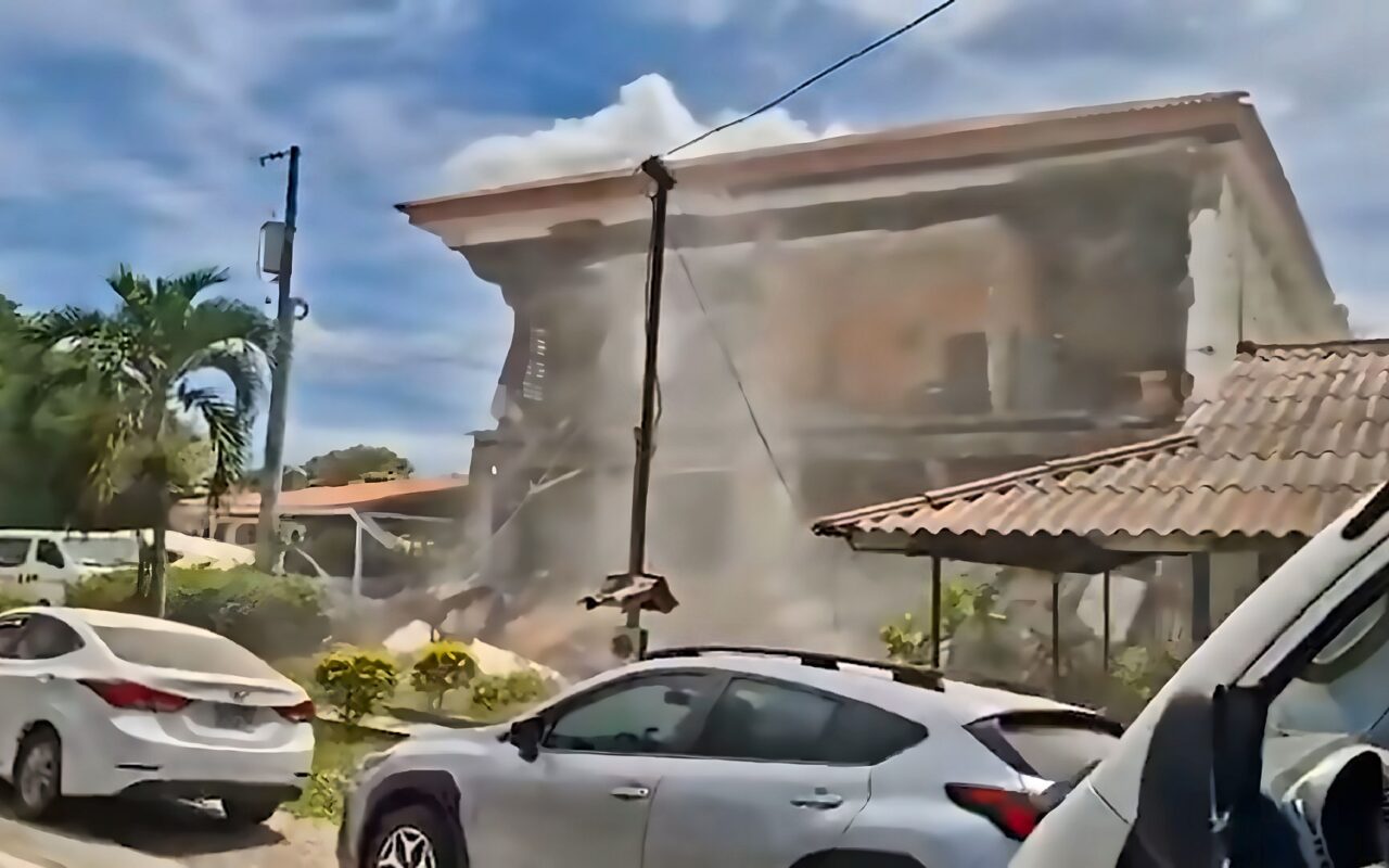 فيديو يُظهر اندفاع الناس إلى الشوارع عقب وقوع زلزال بقوة 7.7 درجات في بنما