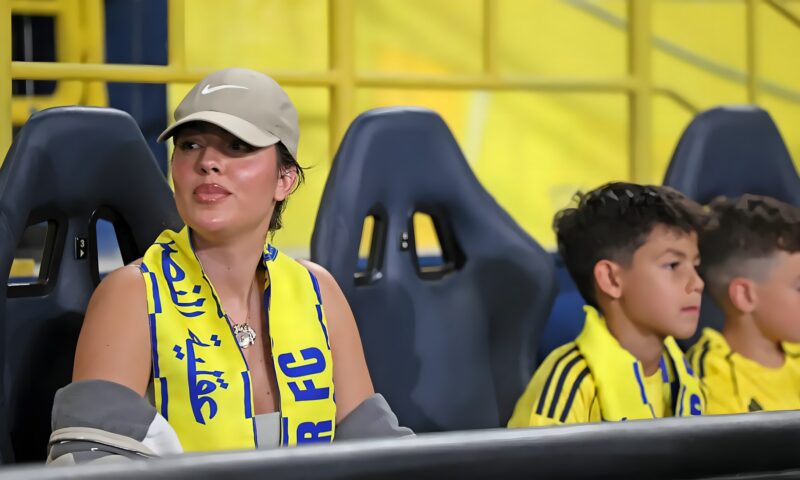 كيف تفاعلت جورجينا مع دعم جماهير النصر لرونالدو؟