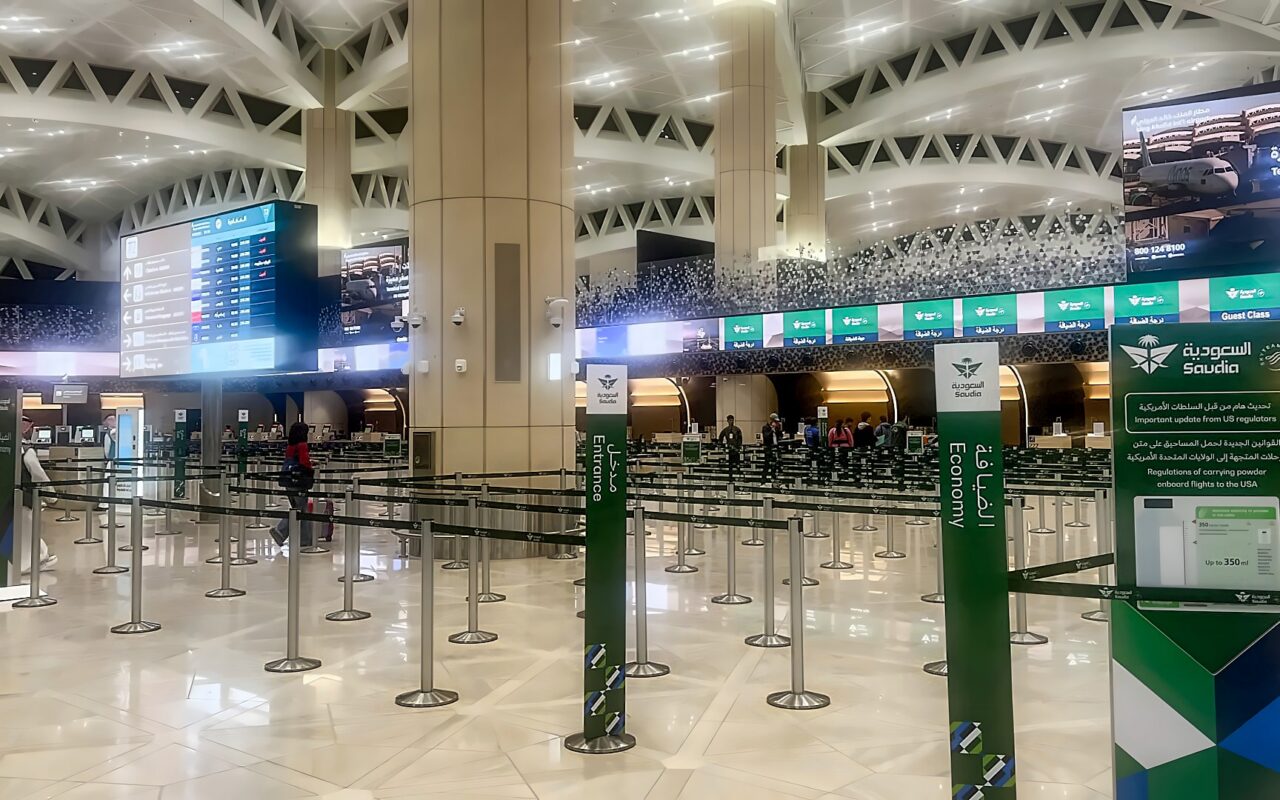 مصر تصدر بيانًا بعد إعلان السعودية تعرض مطار الملك خالد لاعتداءات