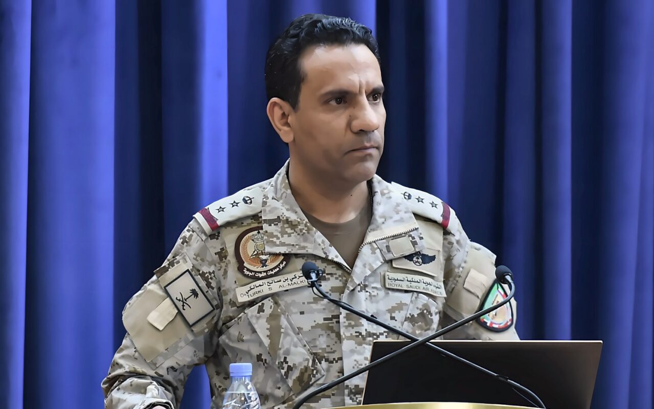 “التحالف”: سقوط مقذوف في محيط مطار الملك فهد بالدمام شرقي السعودية