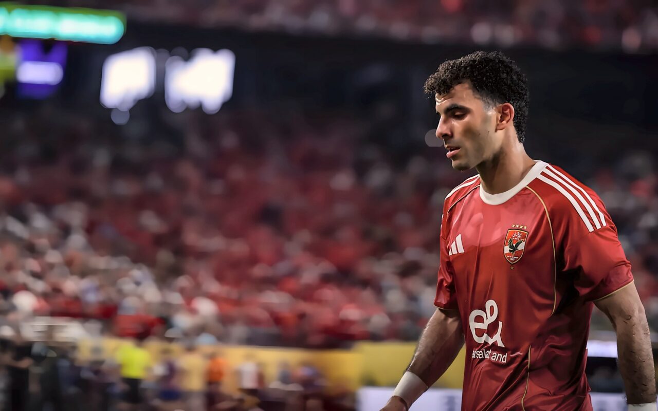 لقطة ديربي القاهرة.. هذا ما فعله “زيزو” مع لاعبي الزمالك