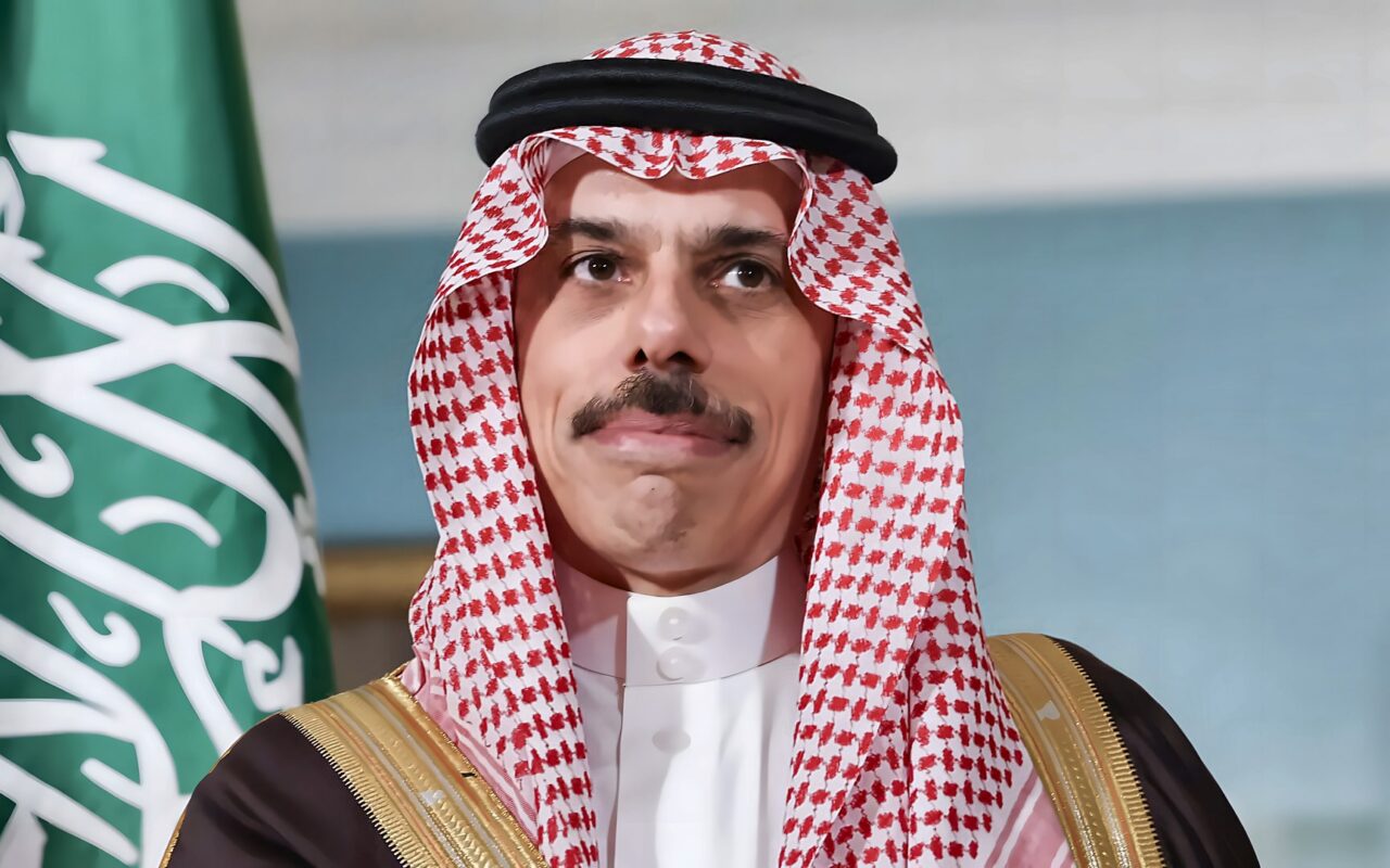 اتصال هاتفي بين وزيري خارجية السعودية وإيران.. ماذا بحثا؟