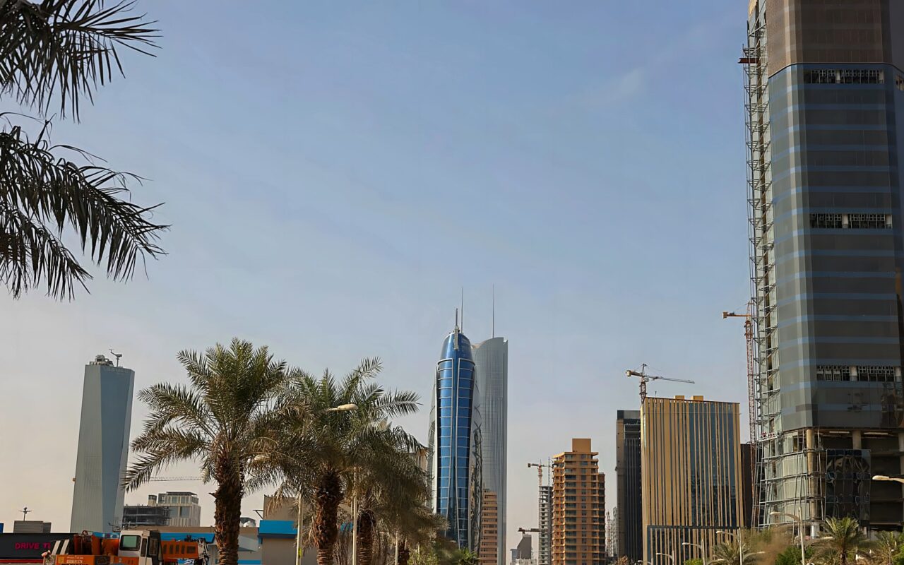 “تُثلج الصدر”.. أمير سعودي يعلق على ردود المصريين بعد بيان سفارة المملكة في القاهرة