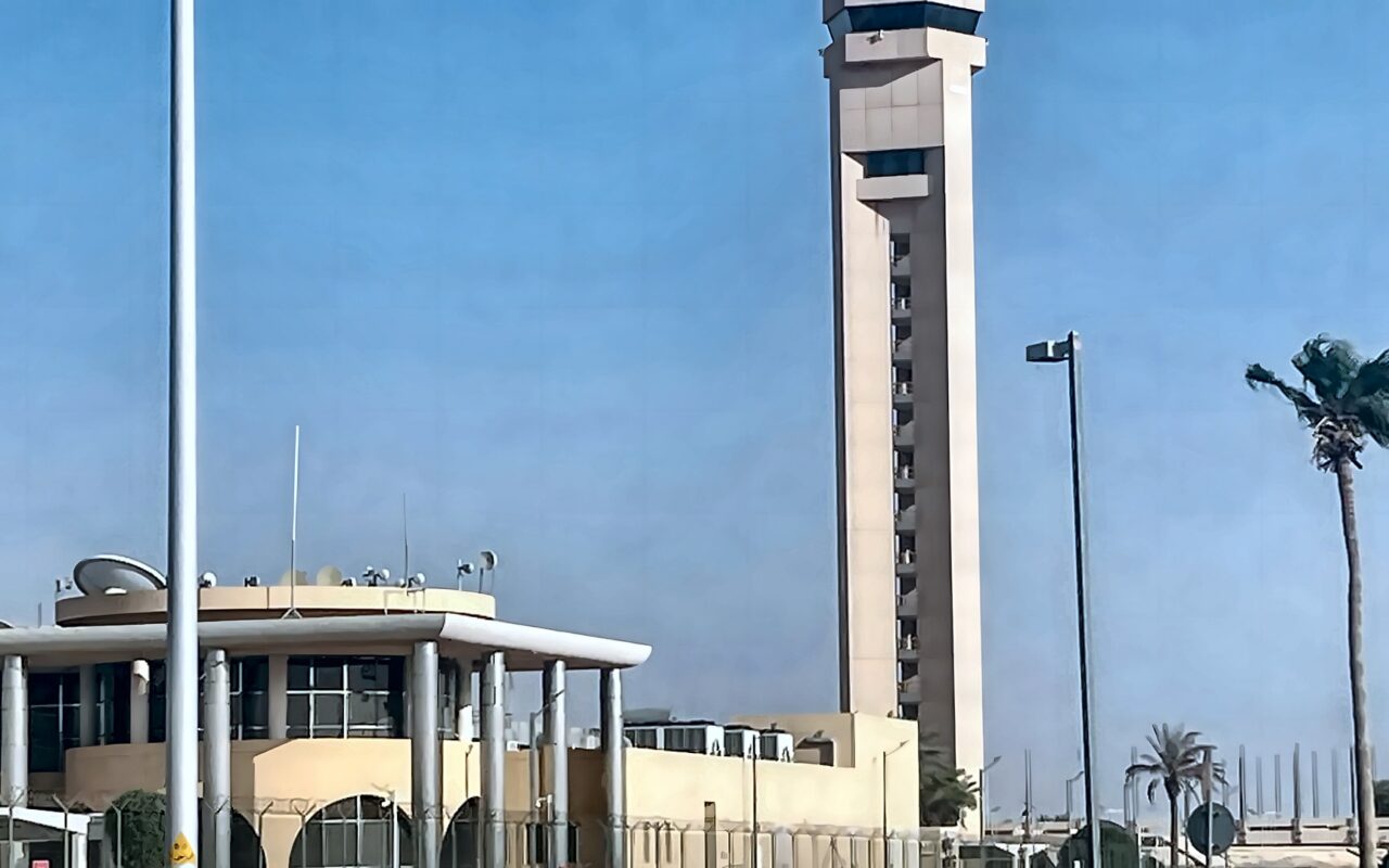 “إخوان في السراء والضراء”.. مسؤول إماراتي يحذّر من محاولات زرع الفتنة بين السعوديين والإماراتيين
