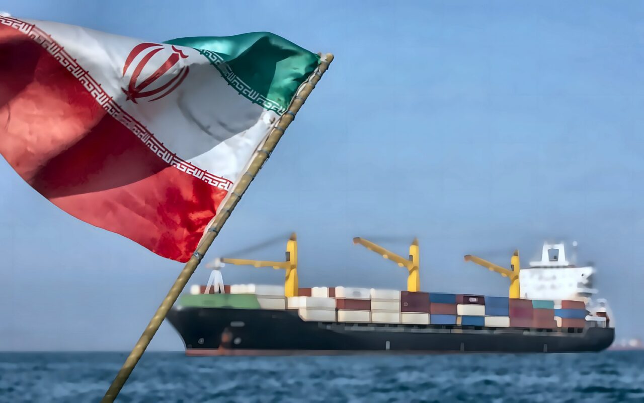 إيران: مضيق هرمز تحت سيطرتنا واشتعال النيران بناقلة نفطية ثالثة