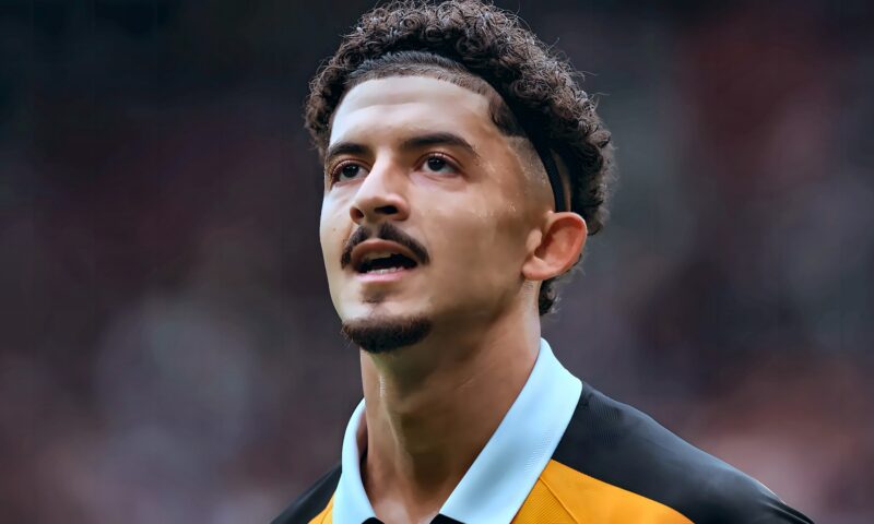 محمد البشير بلومي.. نجم جزائري يلمع في الدوري الإنجليزي هذا الموسم