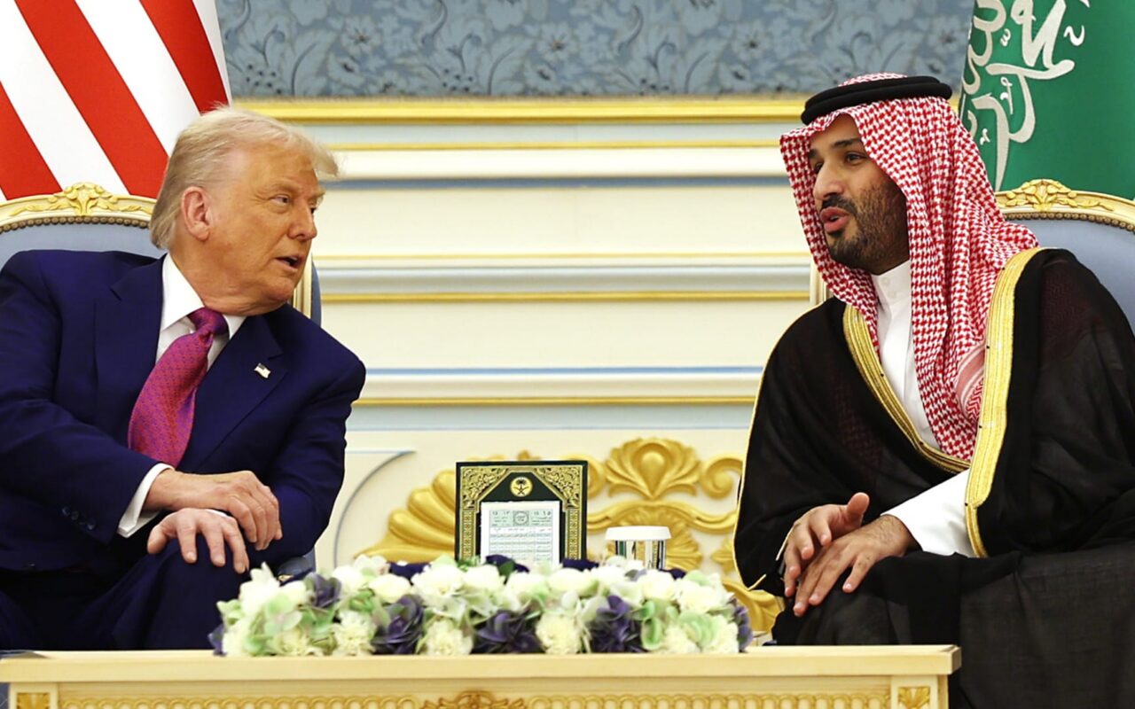 “تحدثت مع الأمير محمد بن سلمان”.. ترامب يكشف لـCNN عن اتصال بولي العهد السعودي بعد هجمات الحوثيين
