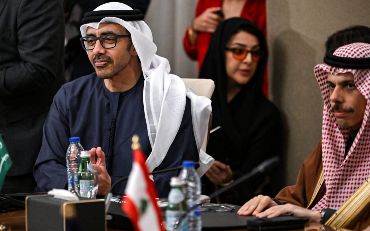 اتصال هاتفي بين وزيري خارجية السعودية والإمارات.. ماذا بحثا بعد هجمات الحوثيين؟