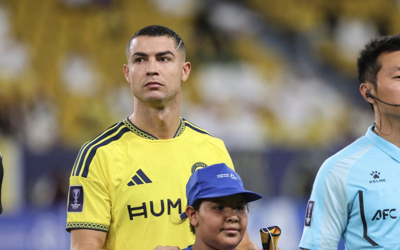 وصفه بـ”النبيل”.. حارس السعودية الأسطوري يثمن موقف رونالدو تجاه المملكة