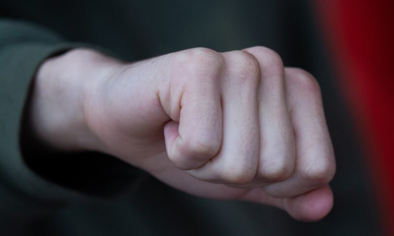ما علاقة قوّة قبضة اليد بصحّة الدماغ مع التقدّم في العمر؟