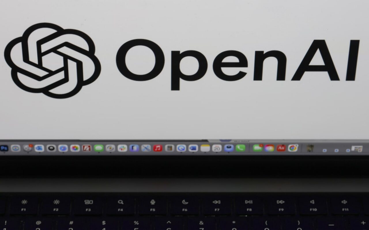 أمريكا: القبض على مهندس “يحمل الجنسية السعودية” في OpenAI بتهمة “إخفاء جهاز تسجيل” داخل الشركة