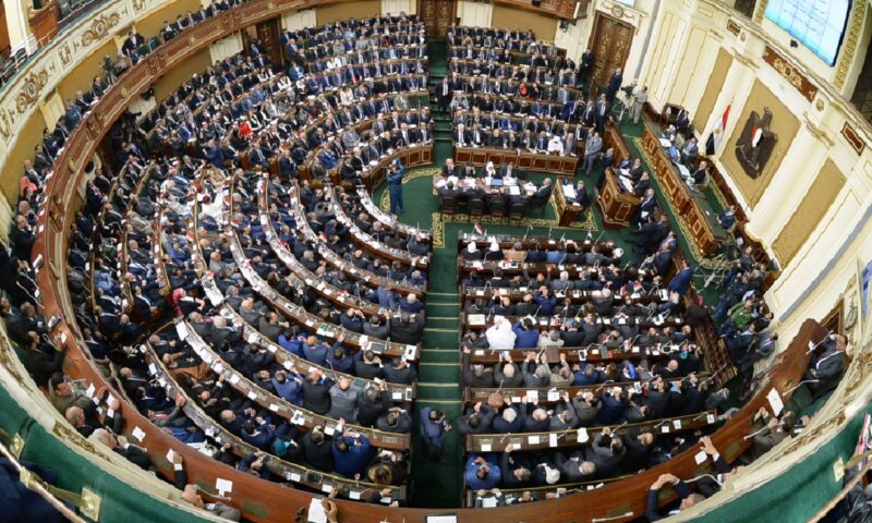 مصر: مشروع قانون يفرض رسوماً على الطلاق والزواج بأخرى
