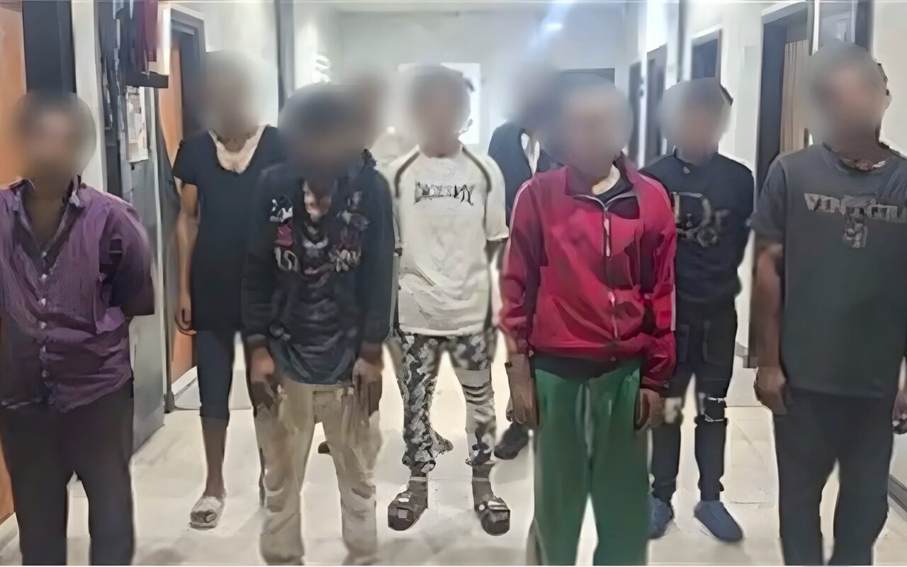 خلف مشهد التسول في الجيزة، 10 رجال يستغلون 11 طفلا لاستجداء المارة وبيع السلع