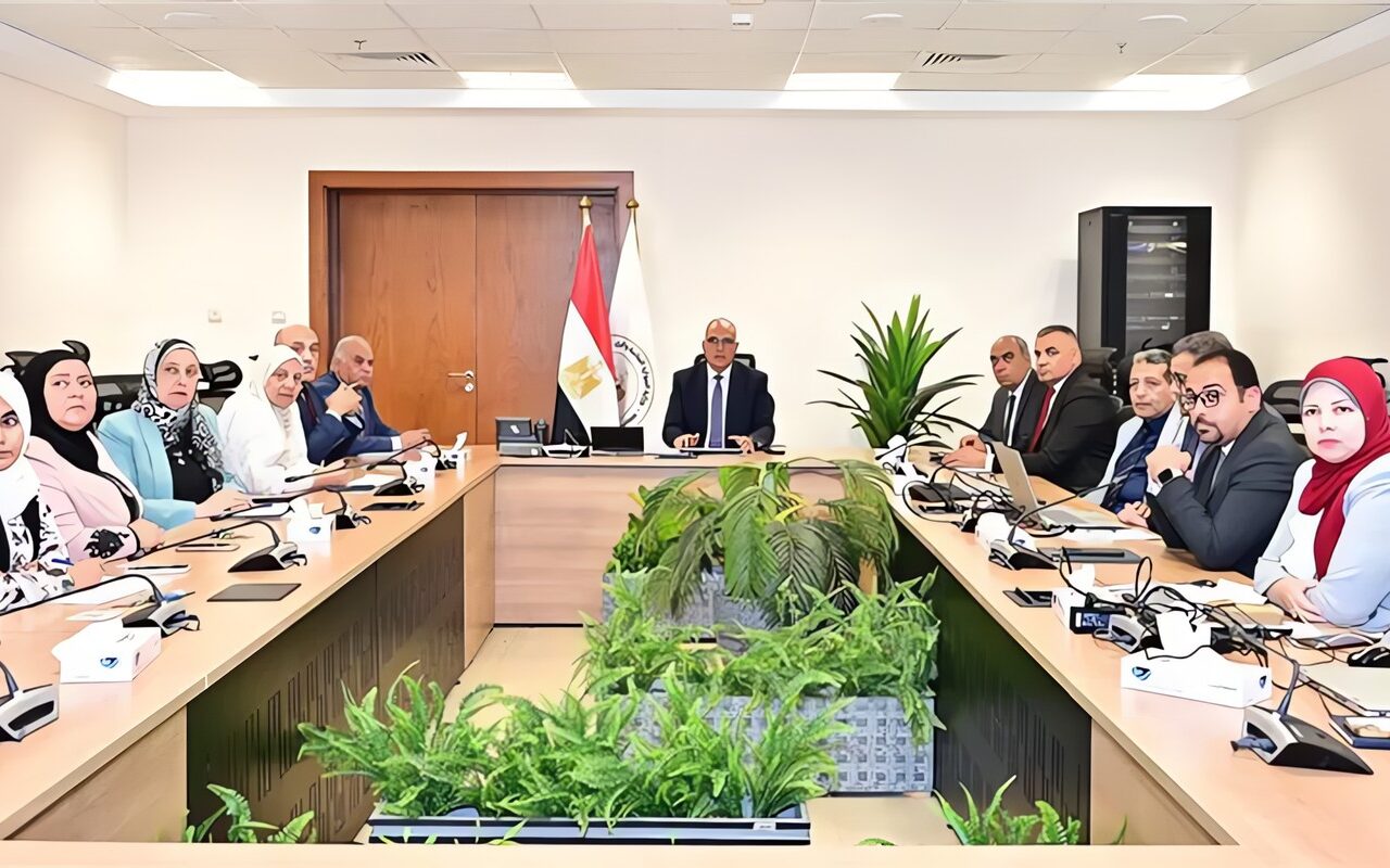 وزير الري يوجه بالتوسع في التوأمة الرقمية للترع لتحسين توزيع المياه