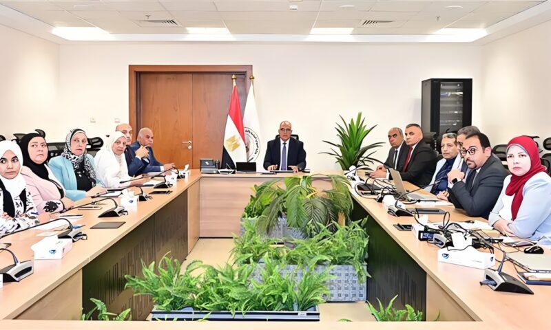 وزير الري يوجه بالتوسع في التوأمة الرقمية للترع لتحسين توزيع المياه