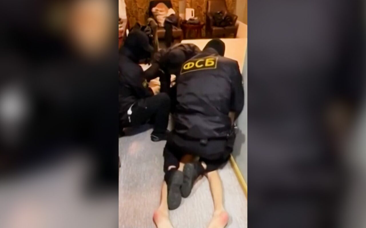 روسيا تحتجز صحفياً يابانياً بتهمة التجسس.. وطوكيو تحتج