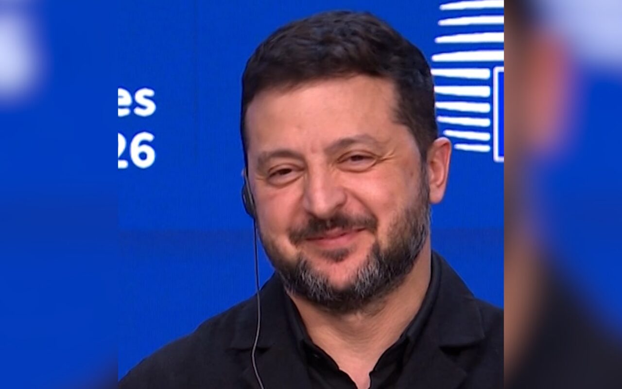“هل تعتقد أنك تُستخدم ككبش فداء لمشاكل ترامب”؟.. زيلينسكي يرد