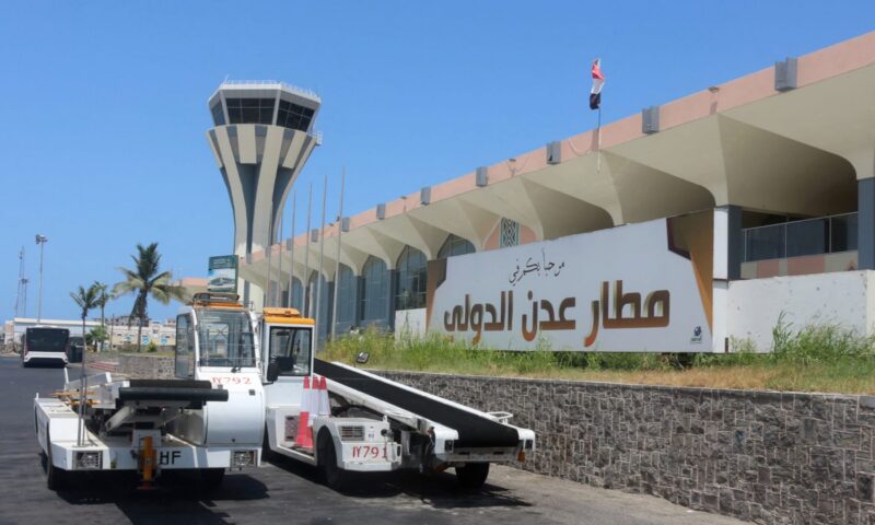 الشرطة اليمنية تعلن “استهداف مطار عدن بصاروخين حوثيين”