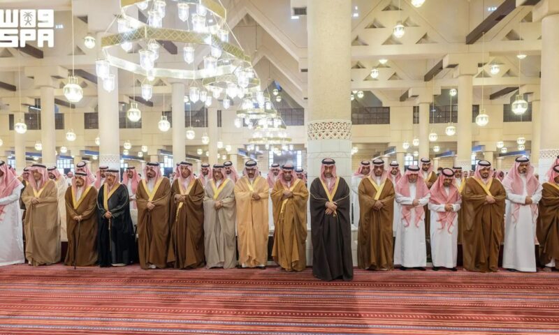 بالأسماء.. أمراء ومسؤولون يؤدون صلاة الميت على أميرة سعودية بالرياض