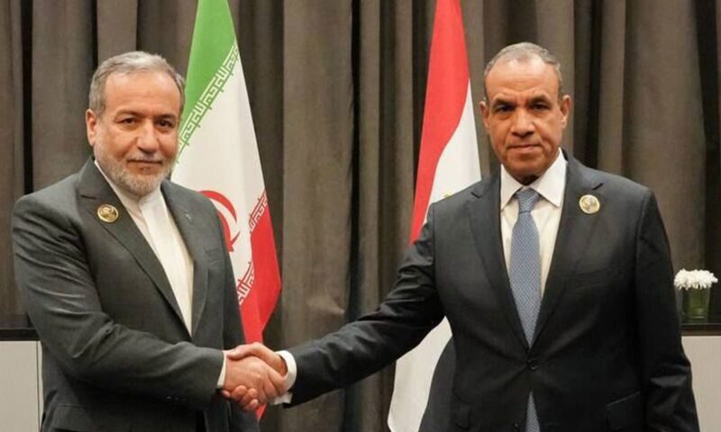 وزيرا خارجية مصر وإيران يلتقيان بالعراق.. ماذا دار بينهما؟