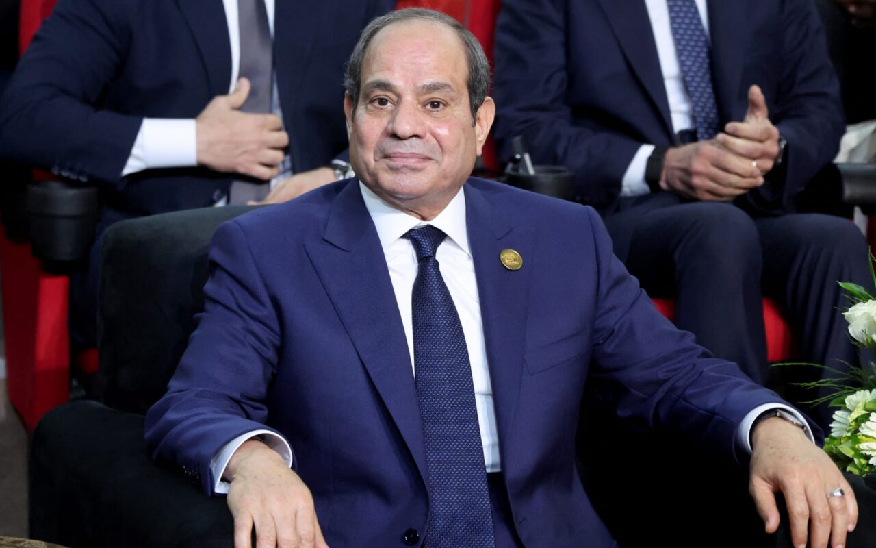 رواج تعليقات على تصريح السيسي بـ”الدفاع عن السعودية” داخل المملكة.. إليكم أبرزها