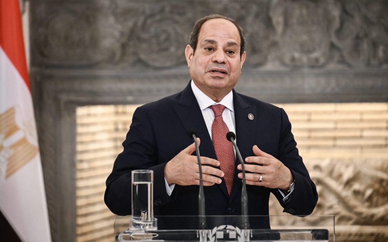 مسؤول يمني يثمّن موقف مصر الداعم للسعودية.. ماذا قال عن باب المندب وقناة السويس؟