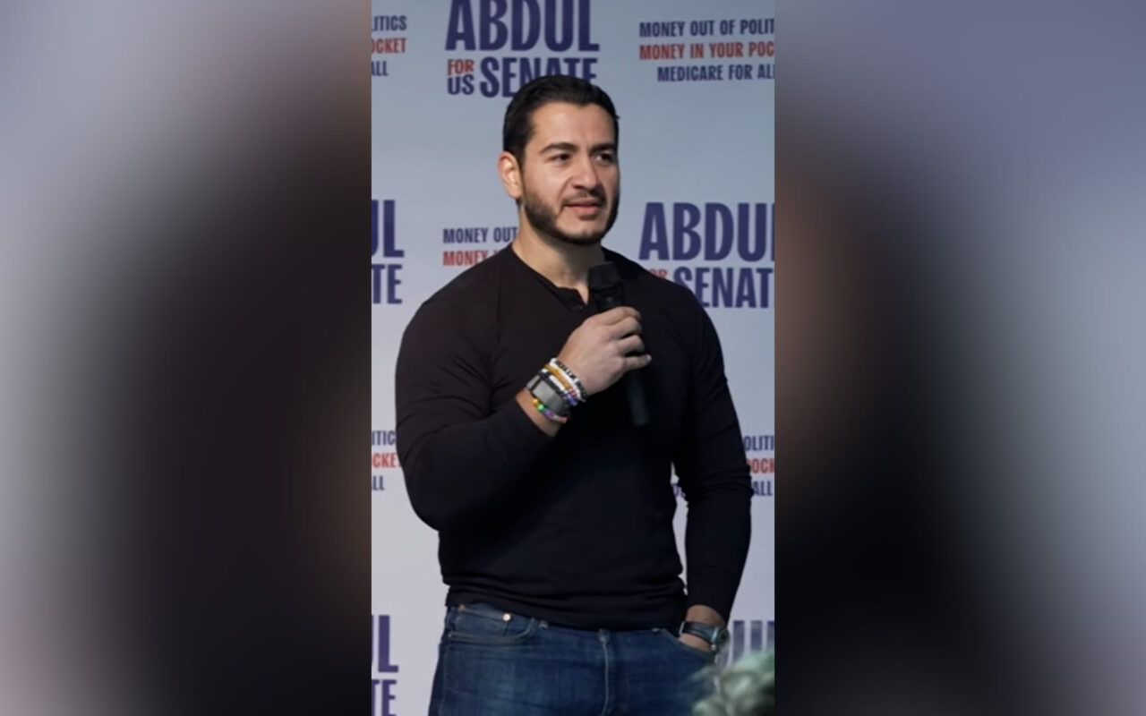 عبدالرحمن السيد يتحدى رجلًا سأله إن كان “سيتبرأ من الإخوان المسلمين”.. كيف رد عليه؟