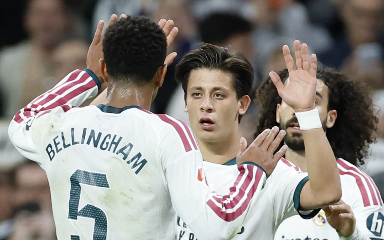 هل كان لاعب ريال مدريد يستحق الطرد؟ هكذا علق مورينيو ومدرب إشبيلية