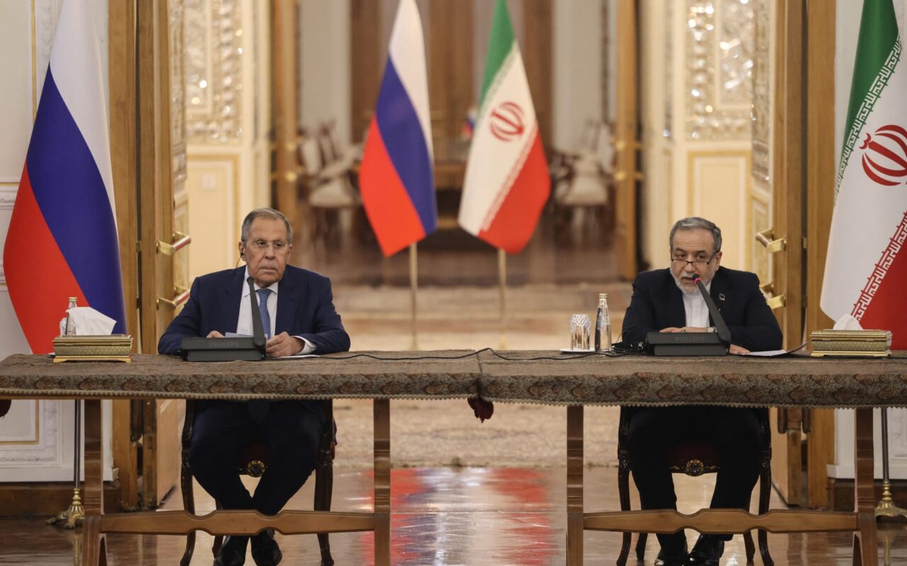من لبنان إلى اليمن.. عراقجي يكشف ما بحثه مع لافروف في طهران