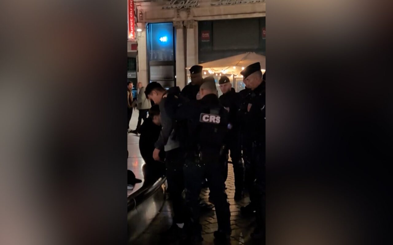 فرض حظر التجول وبعض القيود في بعض مناطق فرنسا