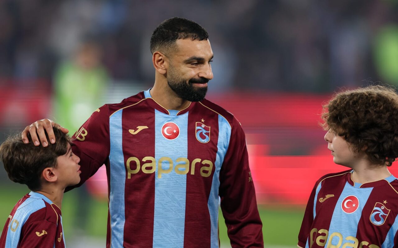 بسبب محمد صلاح.. تفاعل على رد فعل طفل قبل مباراة طرابزون سبور وبشكتاش