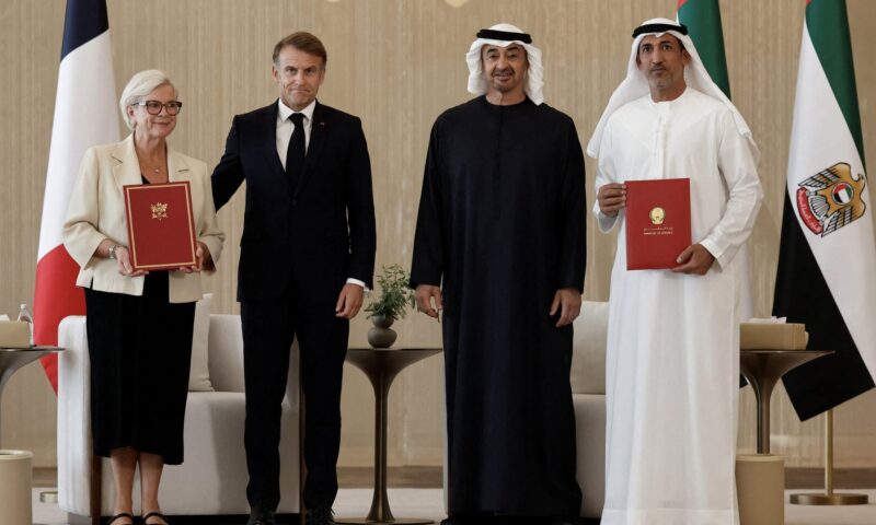 الإمارات وفرنسا تعززان تعاونهما الدفاعي خلال زيارة ماكرون إلى أبوظبي