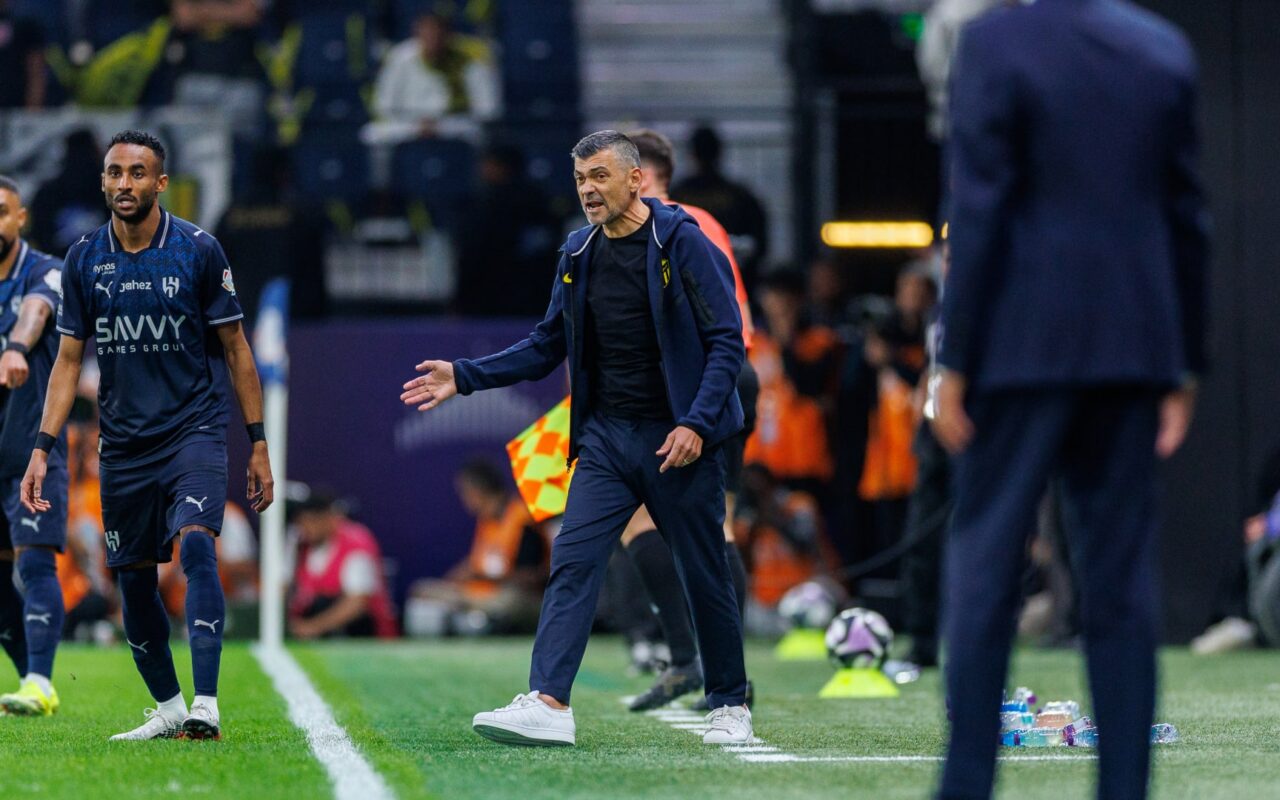 “كُن شجاعاً”.. لاعب سعودي يرد بقوة على تصريحات مدربه السابق كونسيساو