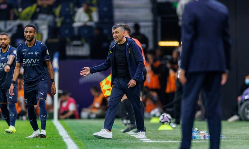 “كُن شجاعاً”.. لاعب سعودي يرد بقوة على تصريحات مدربه السابق كونسيساو